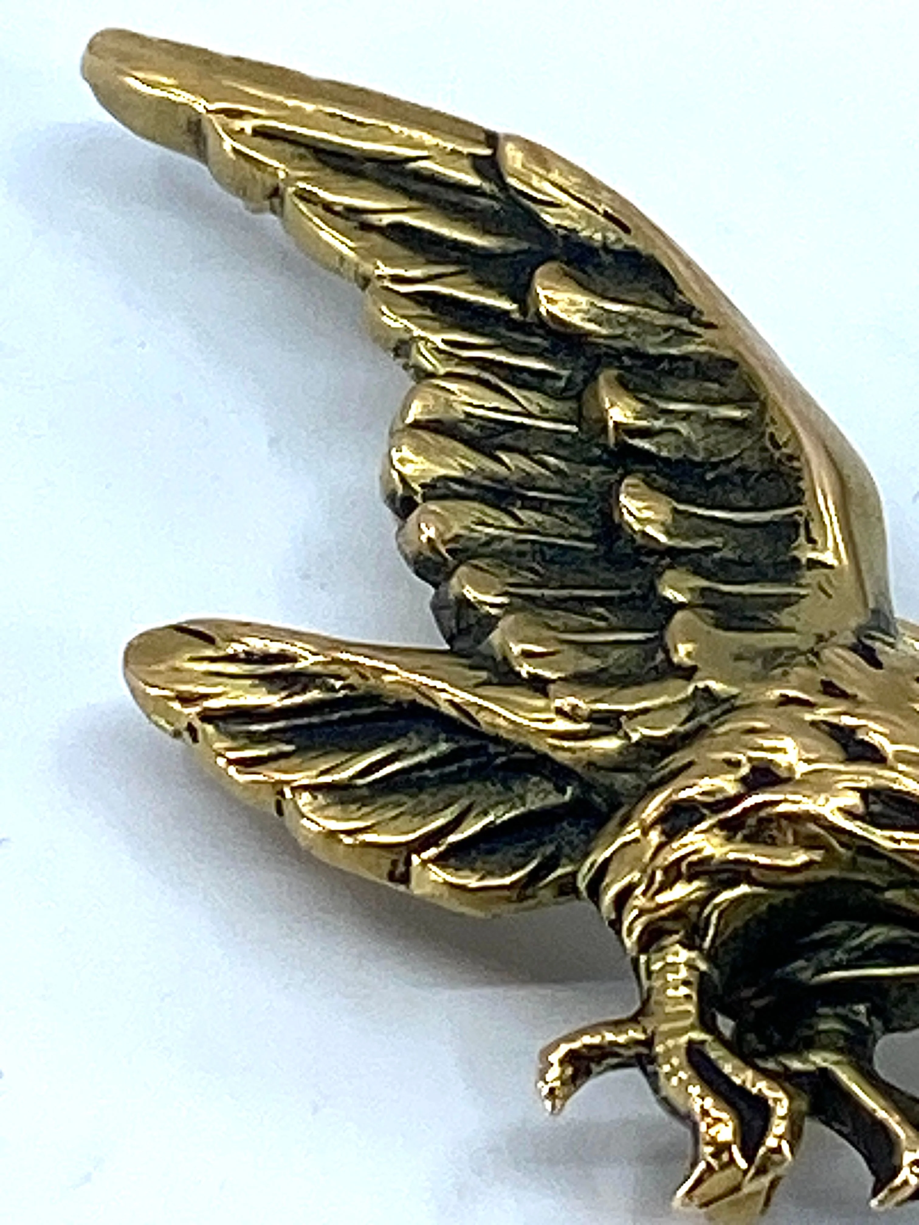 Broche en or 18 carats : aigle tenant un diamant dans son bec, vers 1880 - Image 5