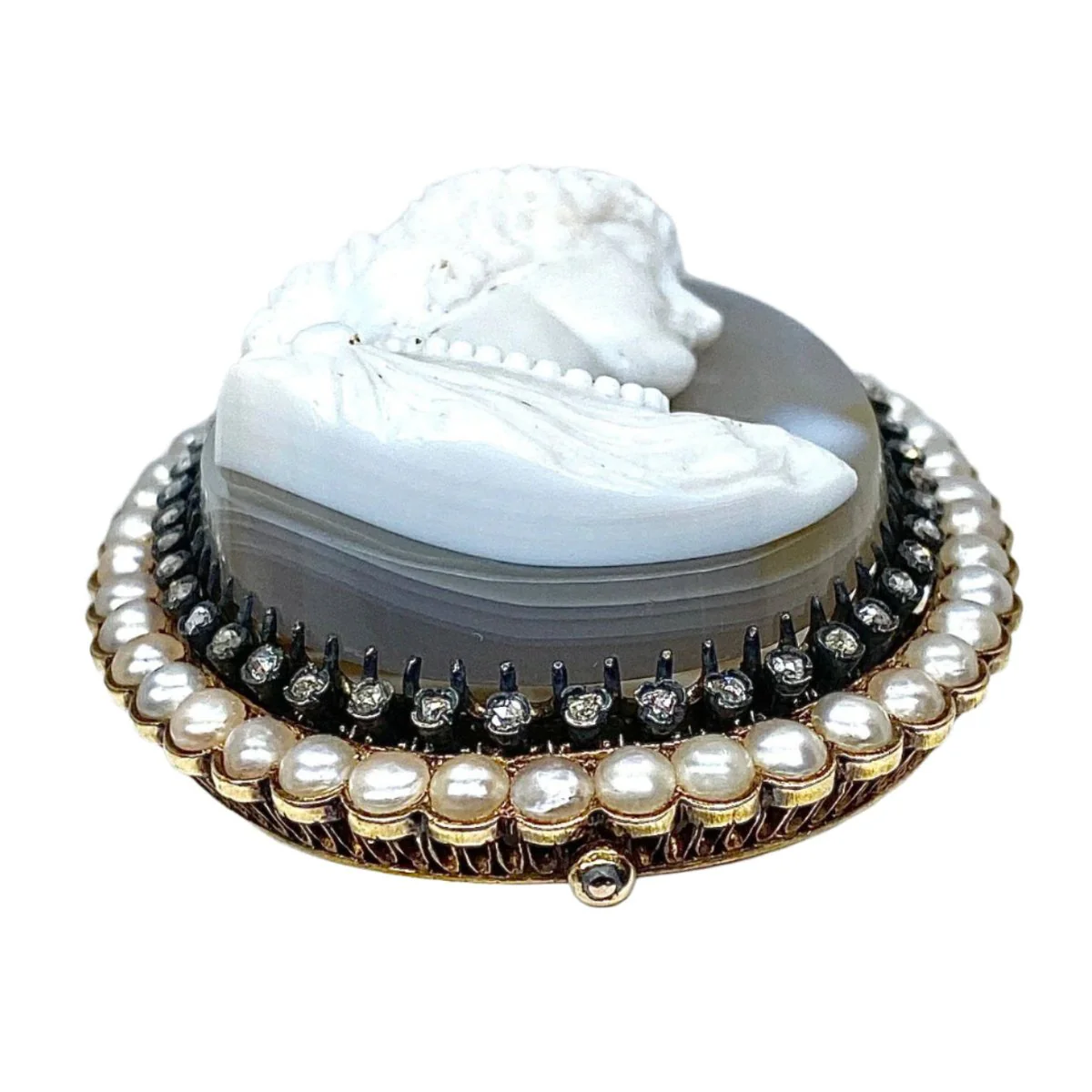 Broche Camée en or jaune, agate, perles et diamants - Image 3