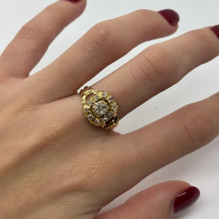 Bague en or jaune et diamants - Image 2