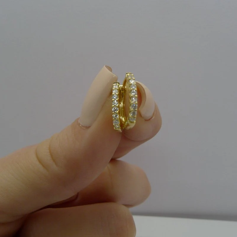 Boucles d'oreilles en or jaune et diamants - Image 3
