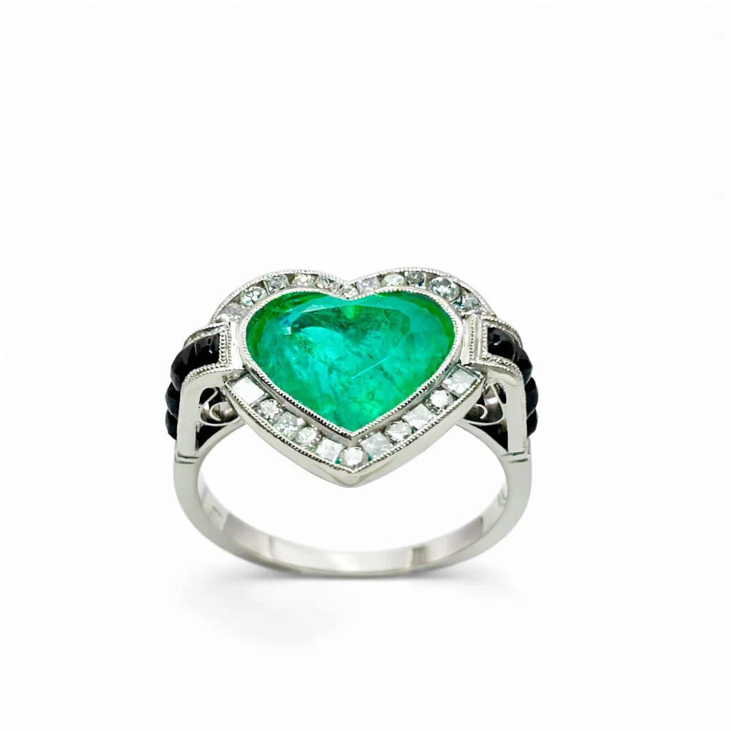 ANILLO EN ORO CON UNA ESMERALDA,DIAMANTES Y ONIX. - Image 2