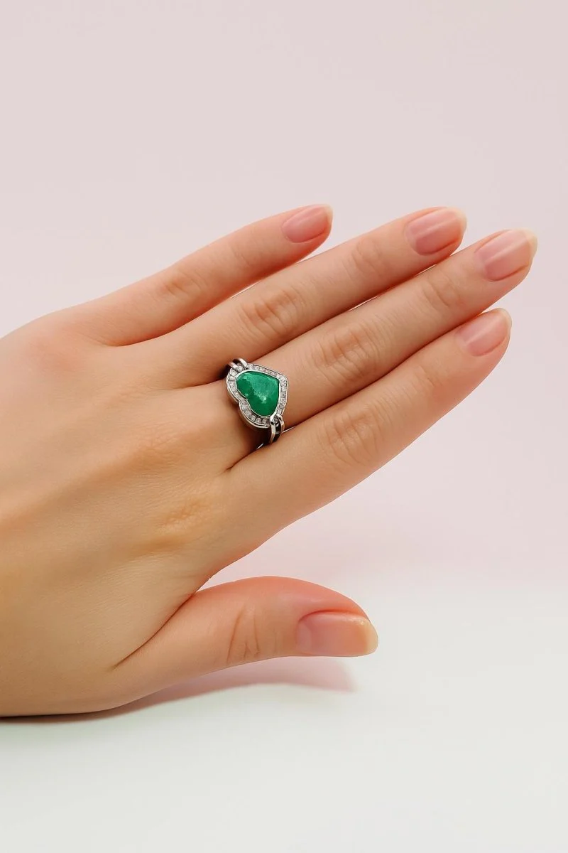 ANILLO EN ORO CON UNA ESMERALDA,DIAMANTES Y ONIX. - Image 3