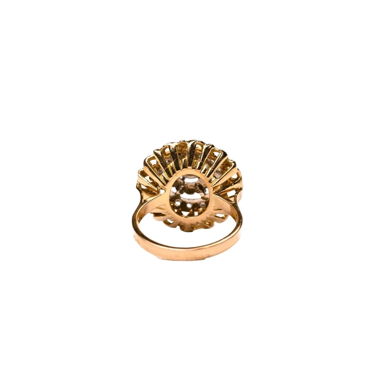 Bague Dôme en or jaune, platine et diamants - Image 4