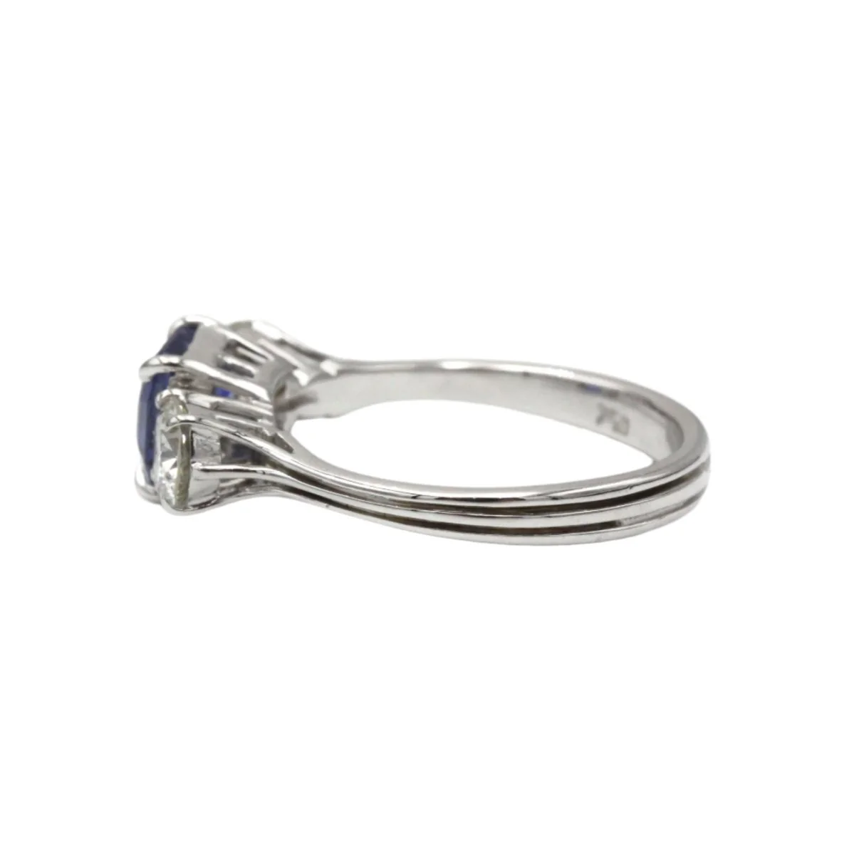 Bague en or blanc, saphir et diamants - Image 4