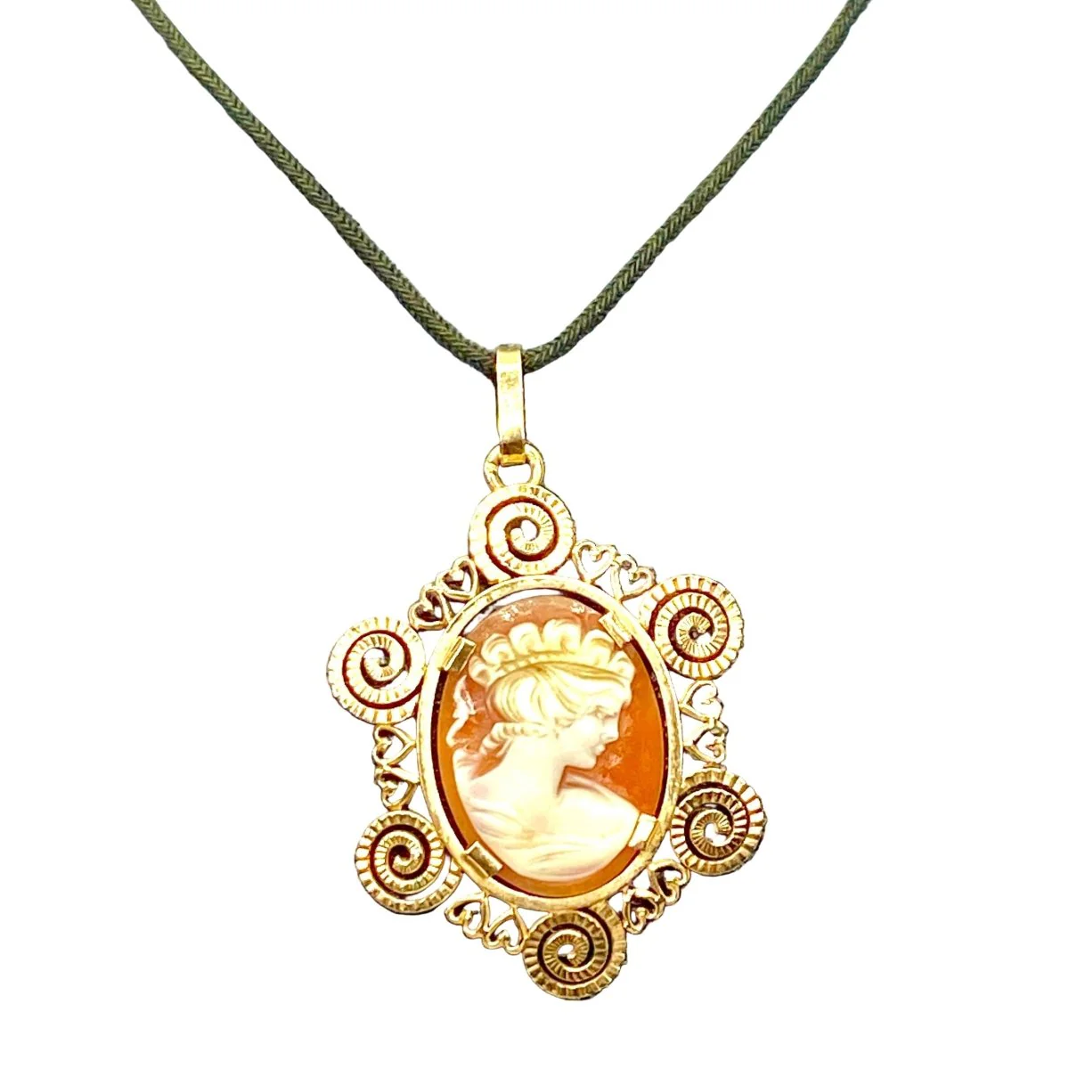 Pendentif en or jaune et camée