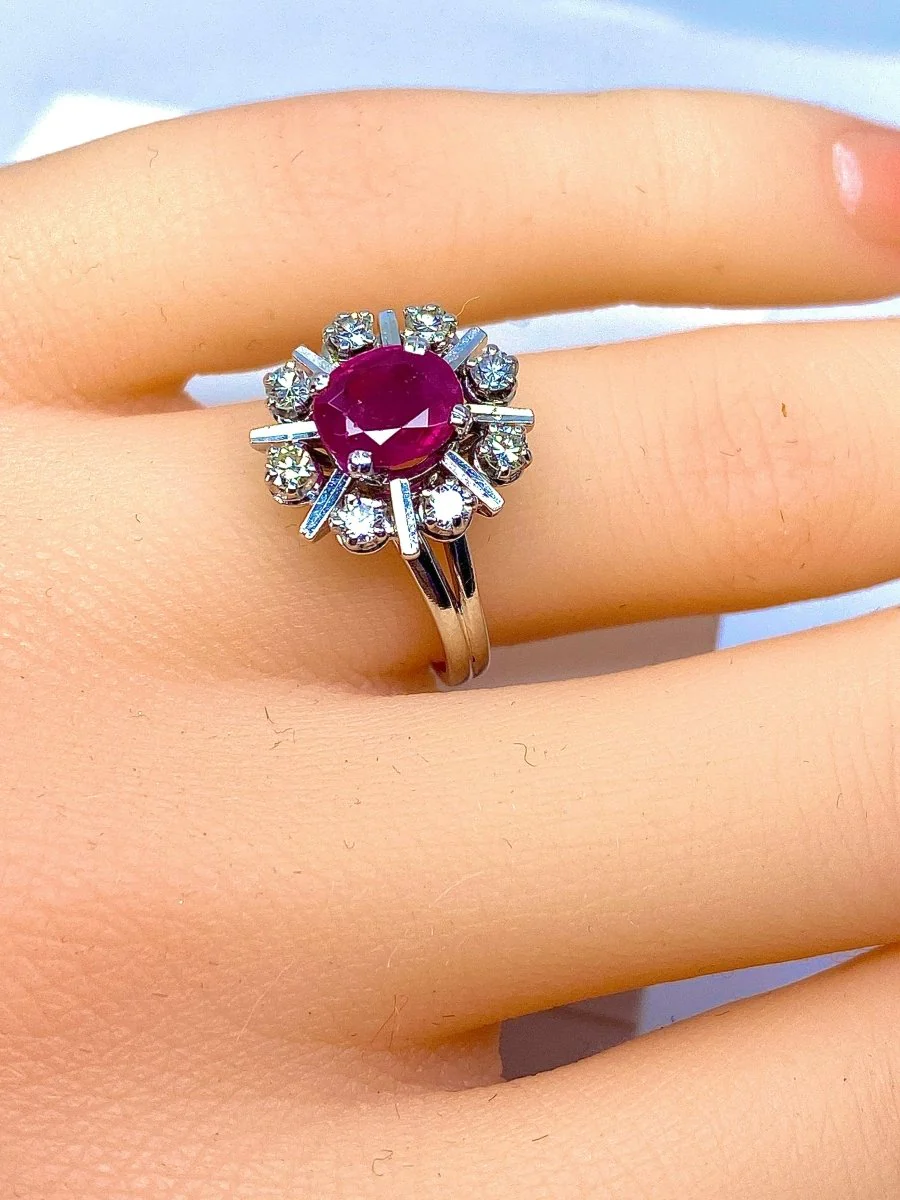 Bague en or blanc 18 carats en rubis et diamants - Image 11