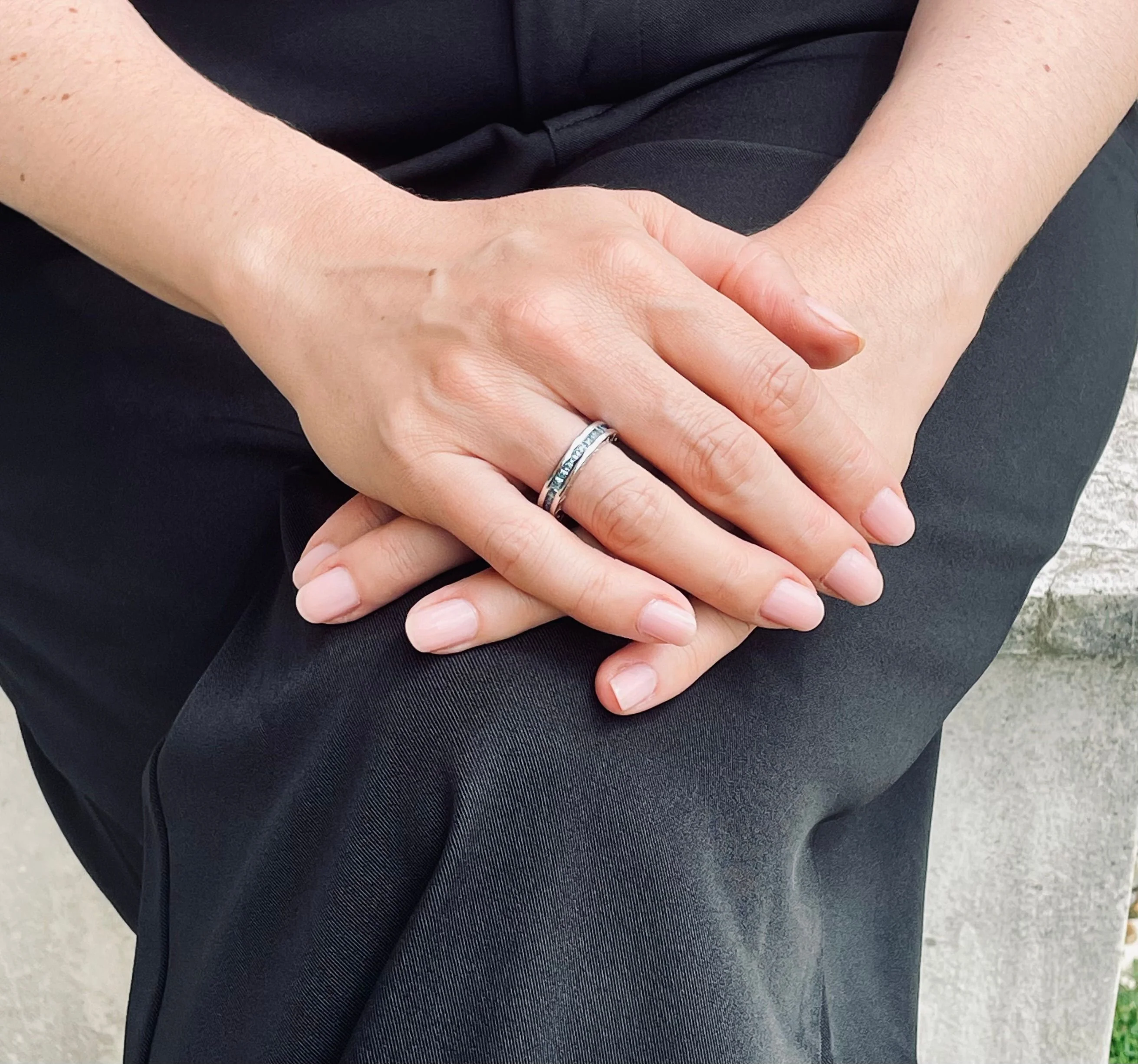 Bague Alliance BULGARI "B.Zero1", en or blanc et topazes bleues - Image 4