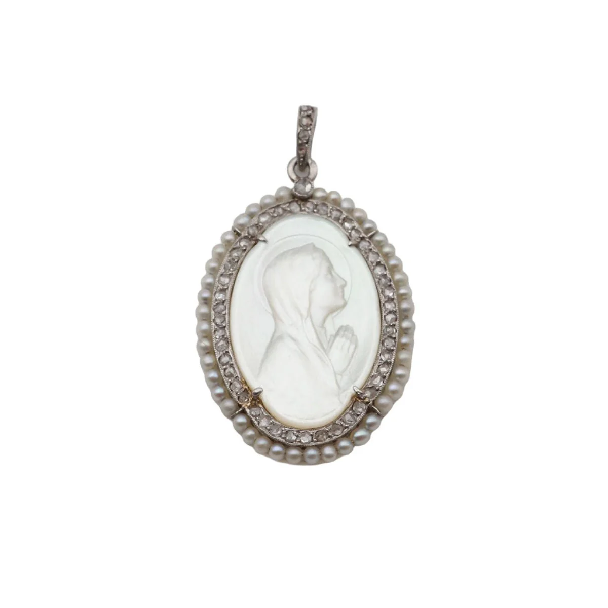 Pendentif en platine, perles et diamants