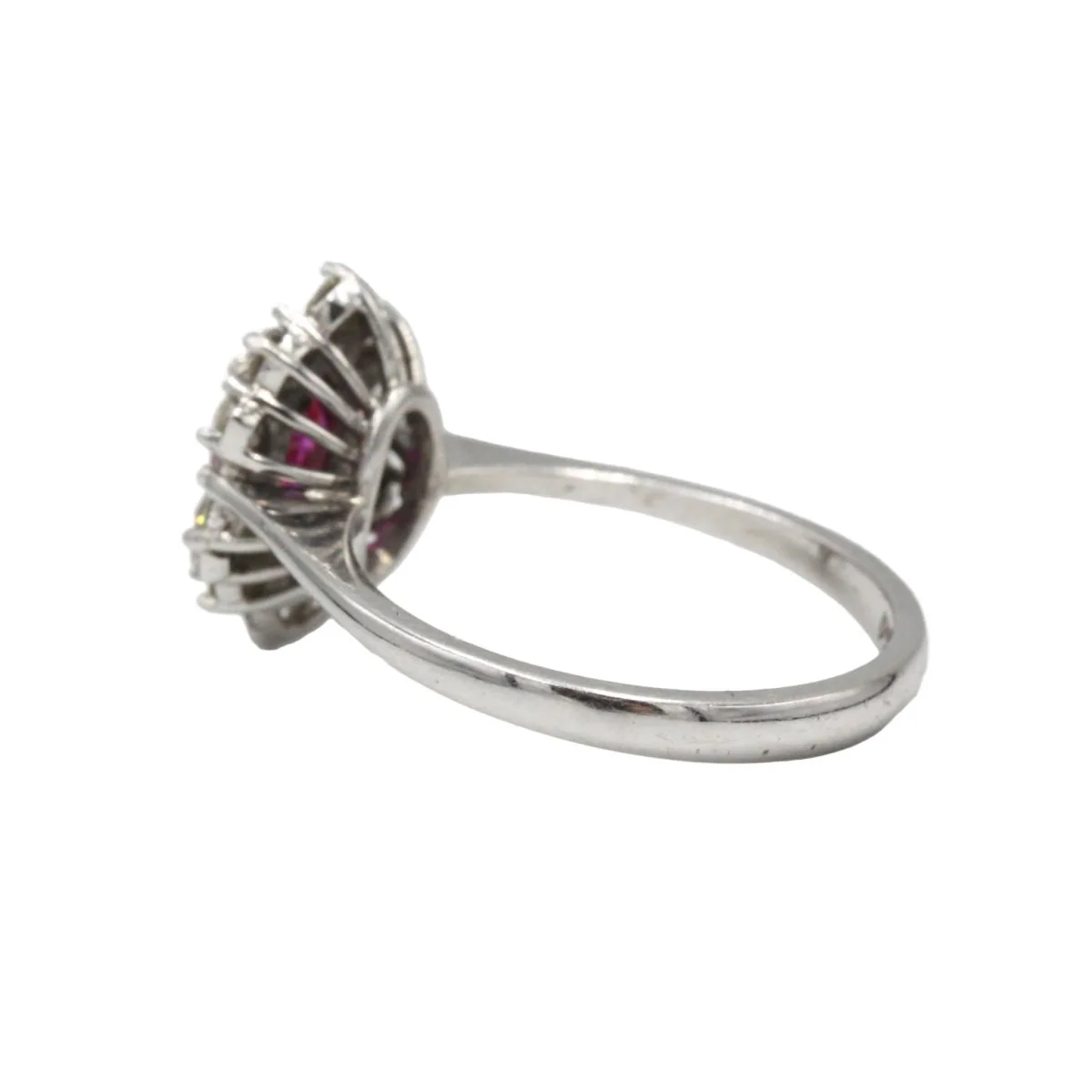 Bague Marguerite en or blanc, rubis et diamants - Image 3