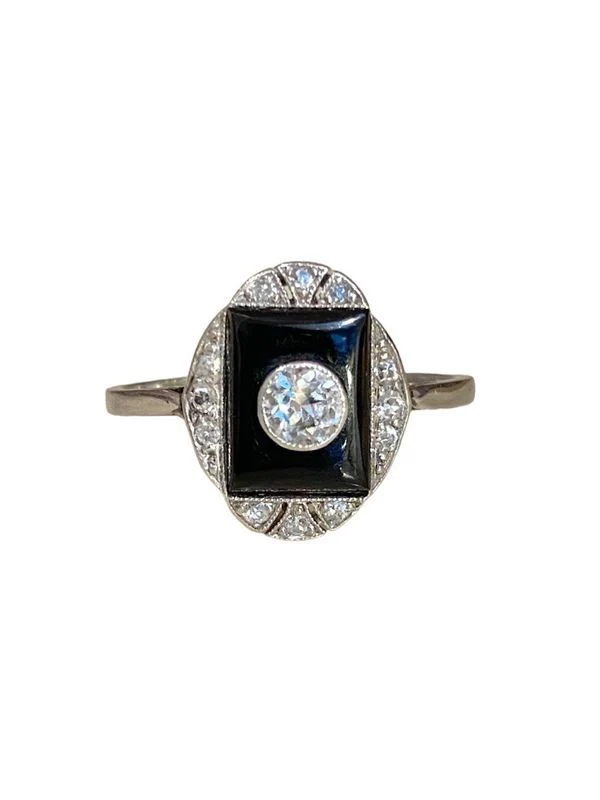 Bague Art Déco, en platine et diamants