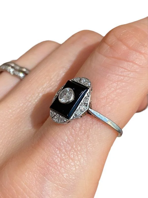 Bague Art Déco, en platine et diamants - Image 4