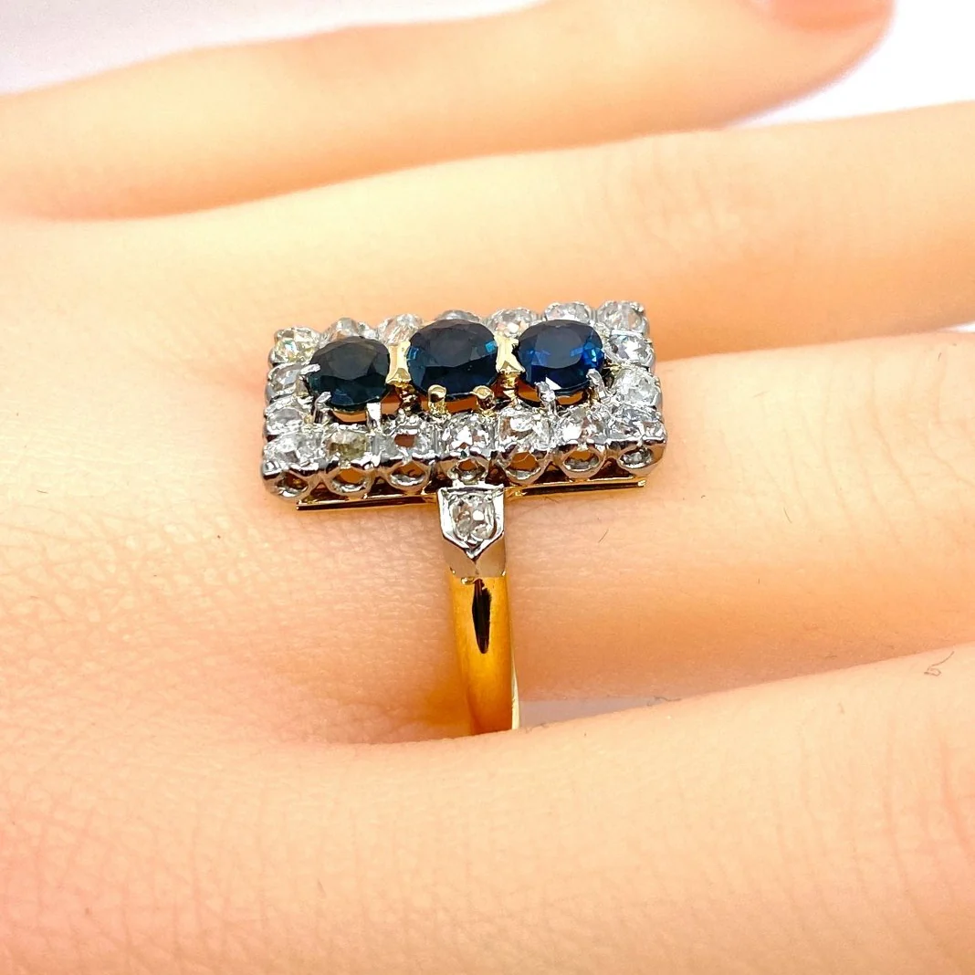 Bague en or jaune, saphirs et diamants - Image 2