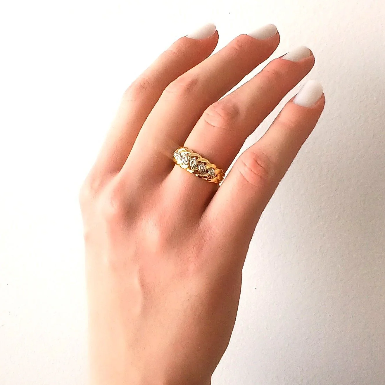 Bague Bandeau en or jaune, or blanc et diamants - Image 2