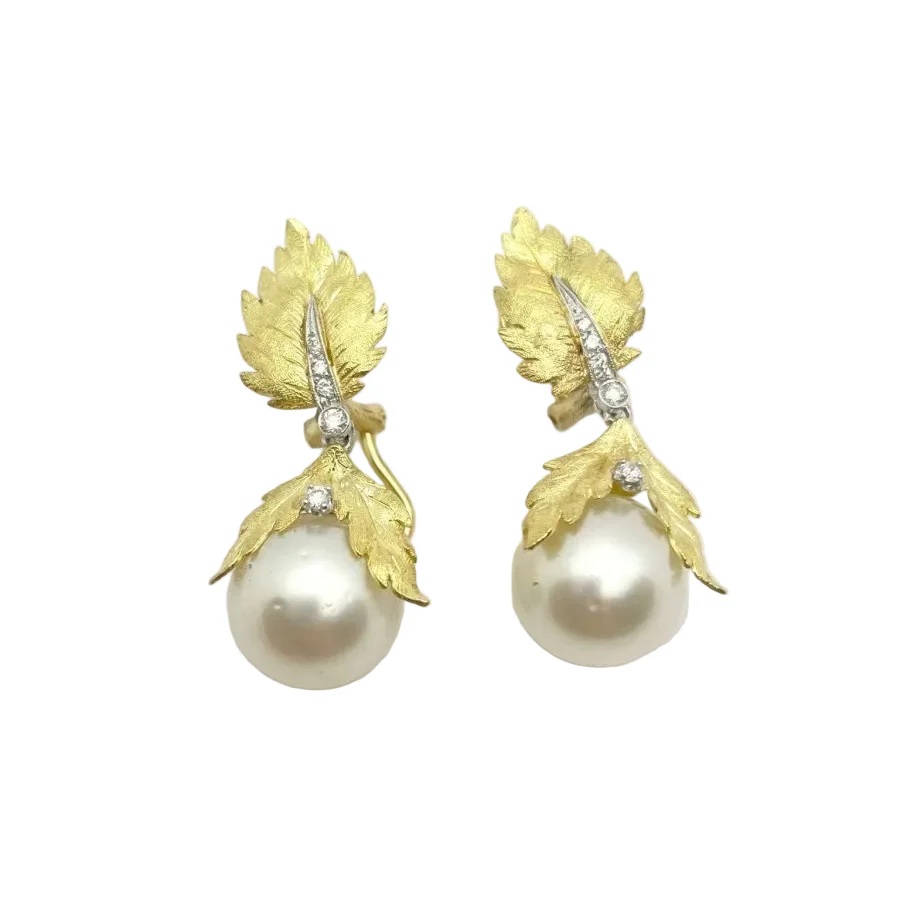 Boucles d'oreilles Clips en or jaune, perles et diamants