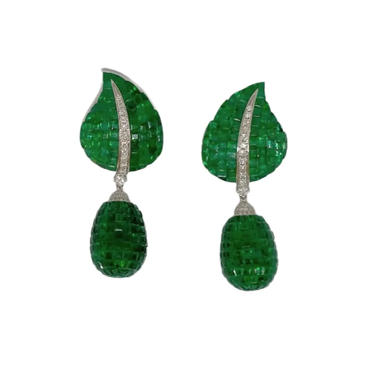 Boucles d'oreilles en or blanc, émeraude et diamants