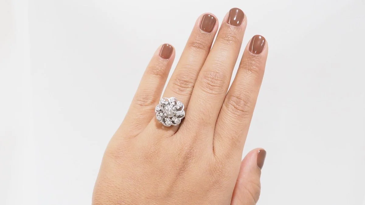 Bague marguerite en or blanc platine et diamants - Image 2