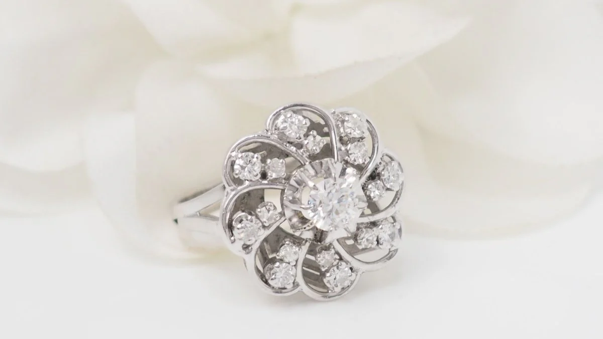 Bague marguerite en or blanc platine et diamants - Image 3