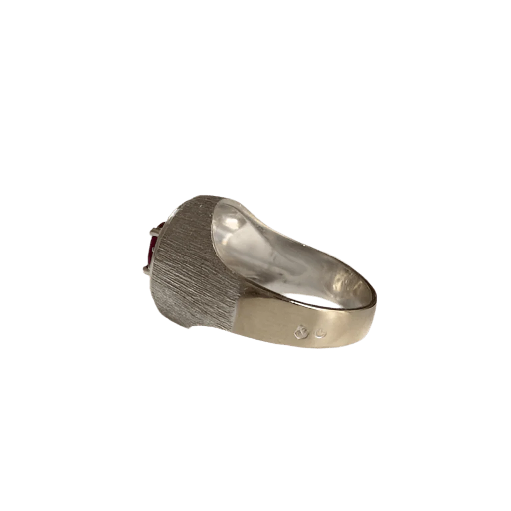 Bague chevalière en or gris, rubis et diamant - Image 3