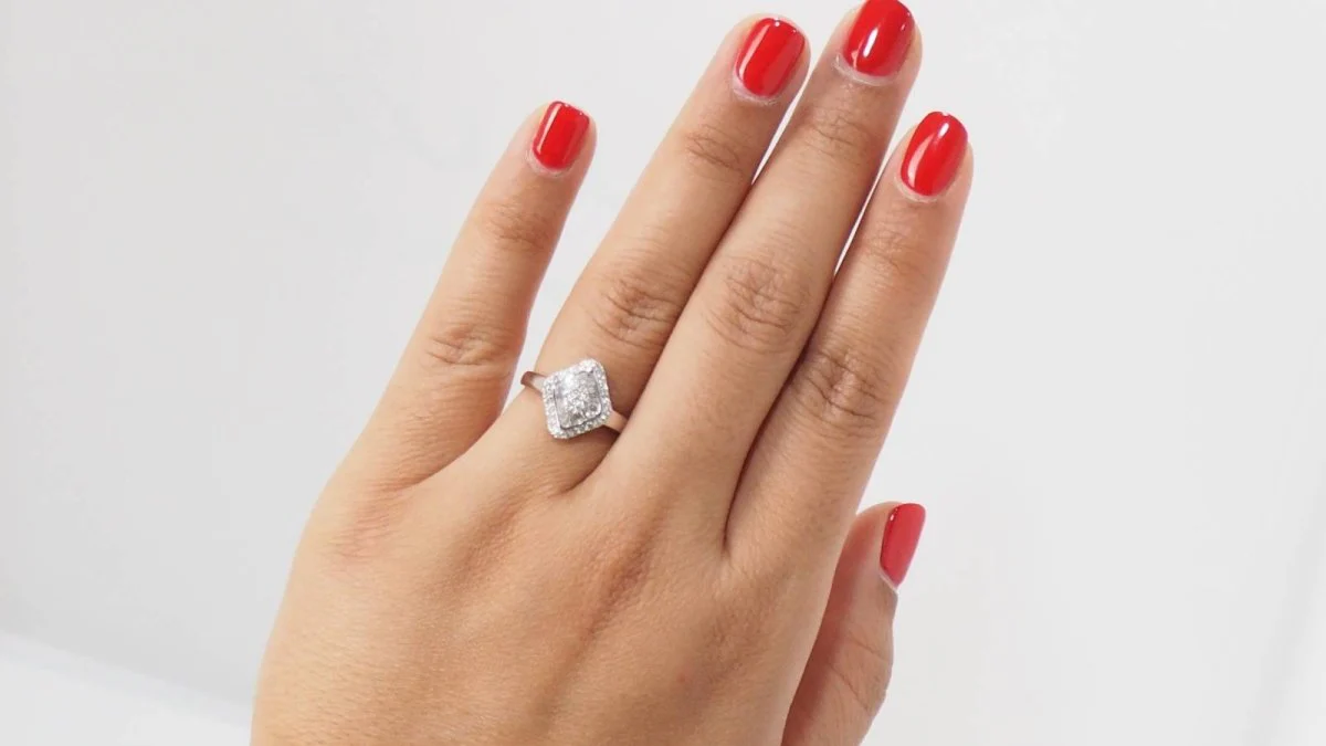 Bague marquise en or blanc et diamants - Image 2