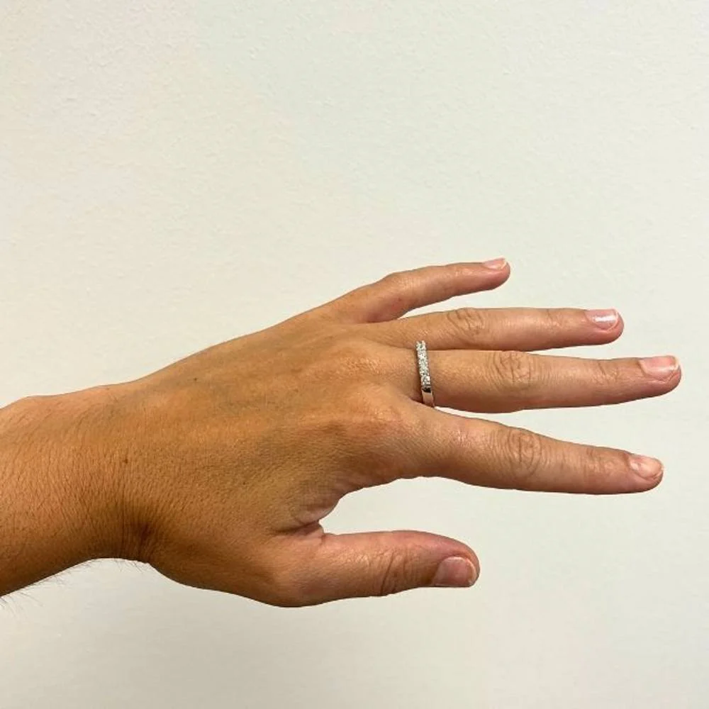 Bague demi-alliance en or blanc et diamants - Image 2