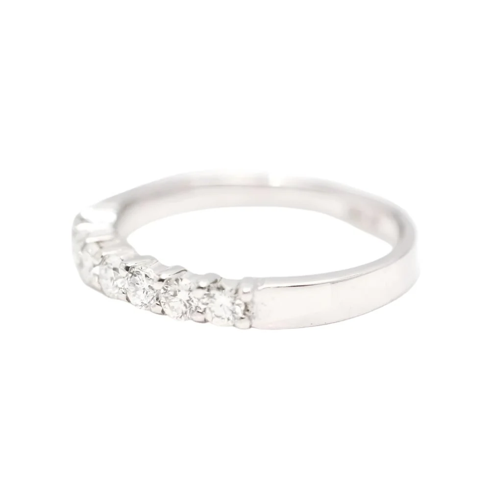 Bague demi-alliance en or blanc et diamants - Image 4