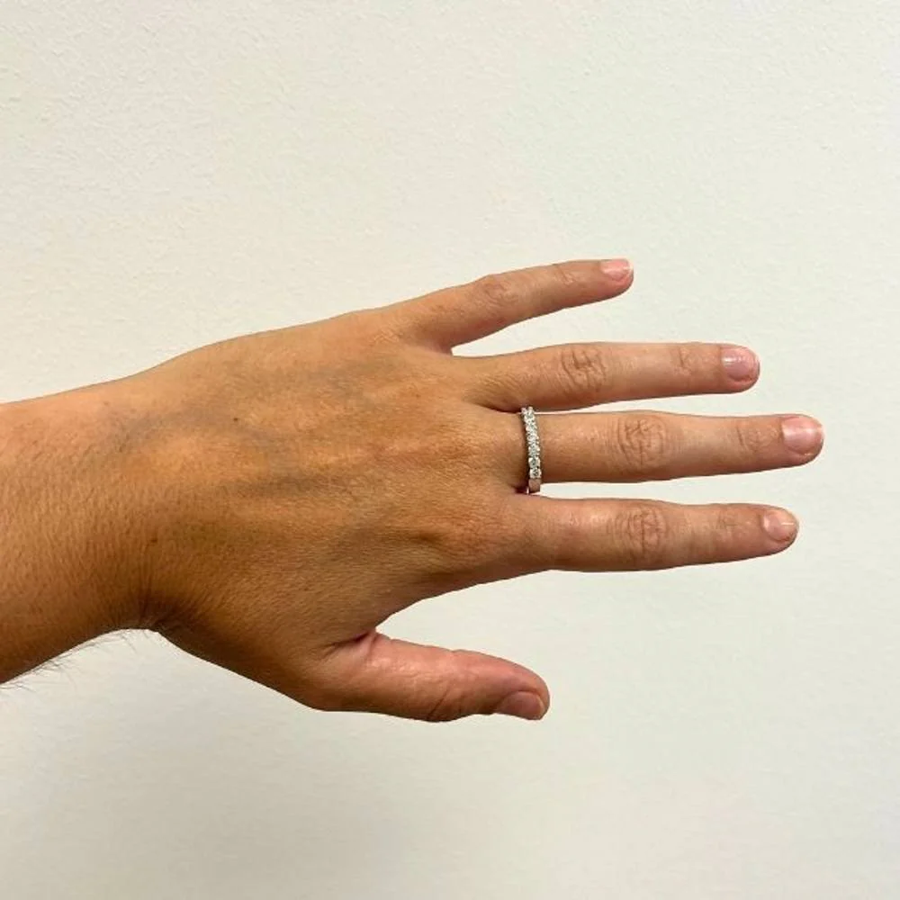 Bague demi-alliance en or blanc et diamants - Image 6