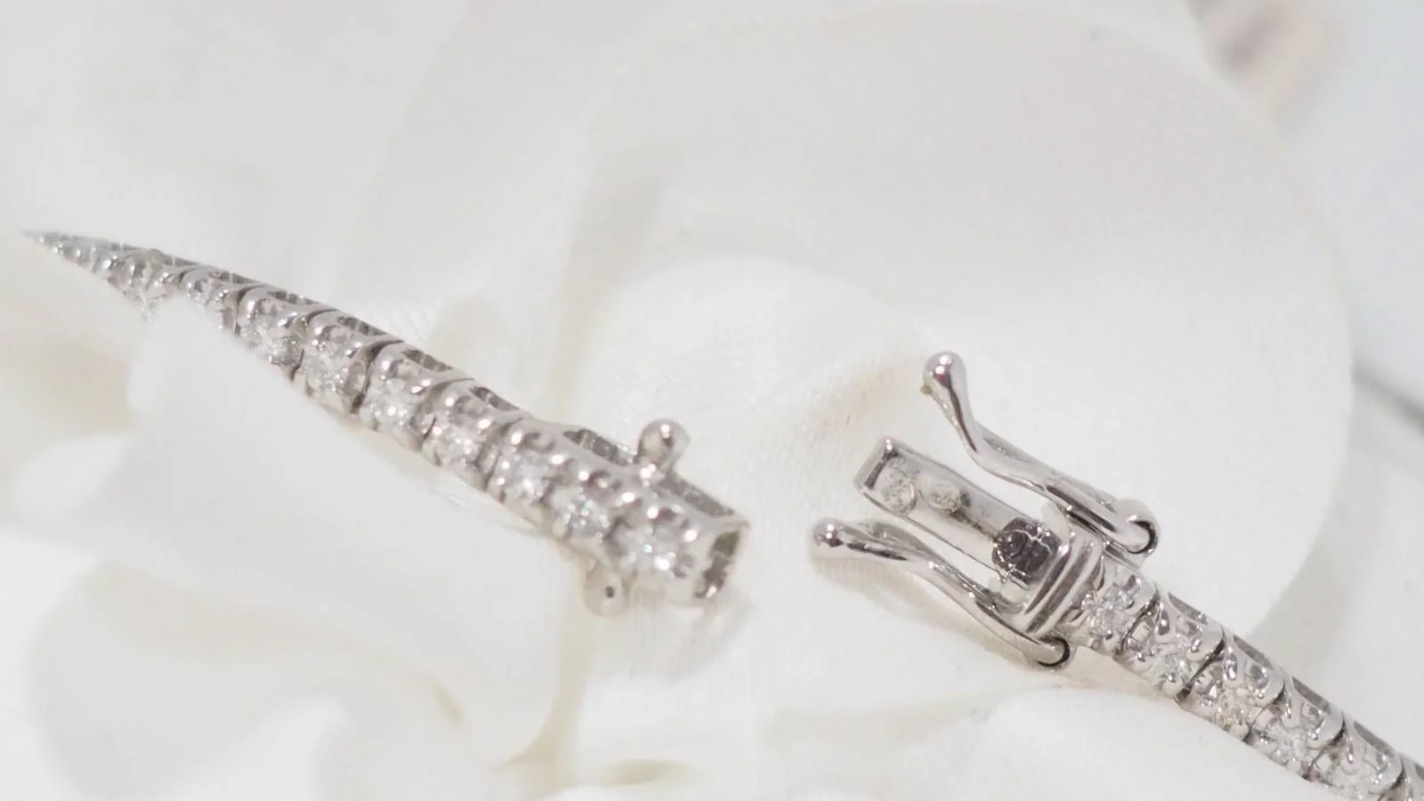 Bracelet rivière en or blanc et diamants 1ct - Image 4