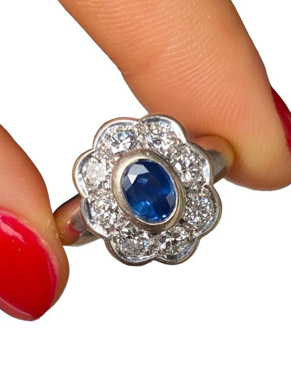 Bague marguerite en or blanc sertie d'un saphir - Image 4