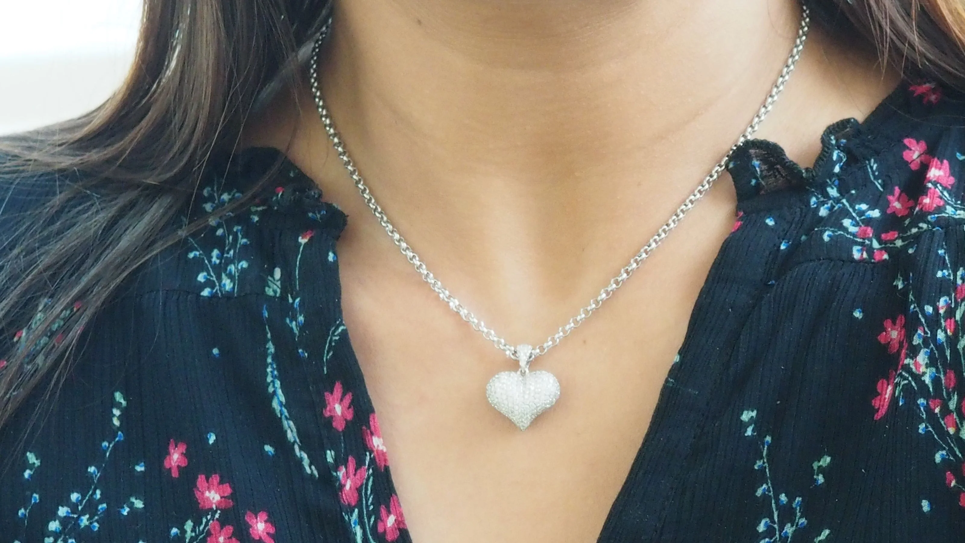 Collier pendentif coeur en or blanc et diamants - Image 8