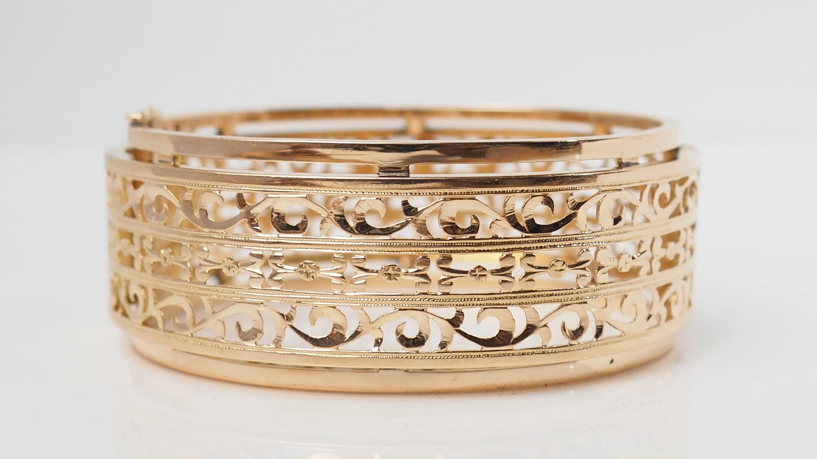 Bracelet Esclave ajouré en or jaune