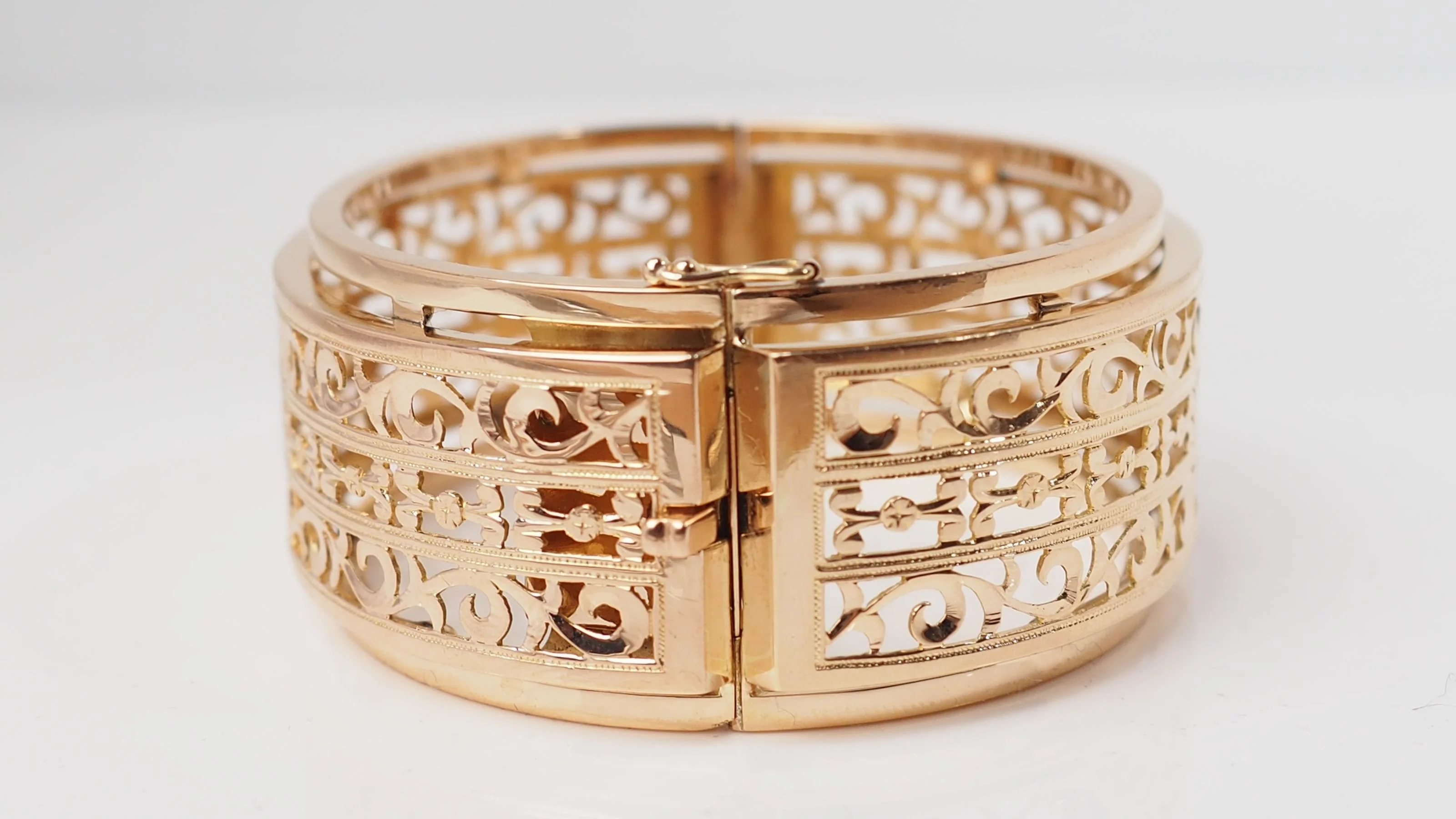 Bracelet Esclave ajouré en or jaune - Image 4