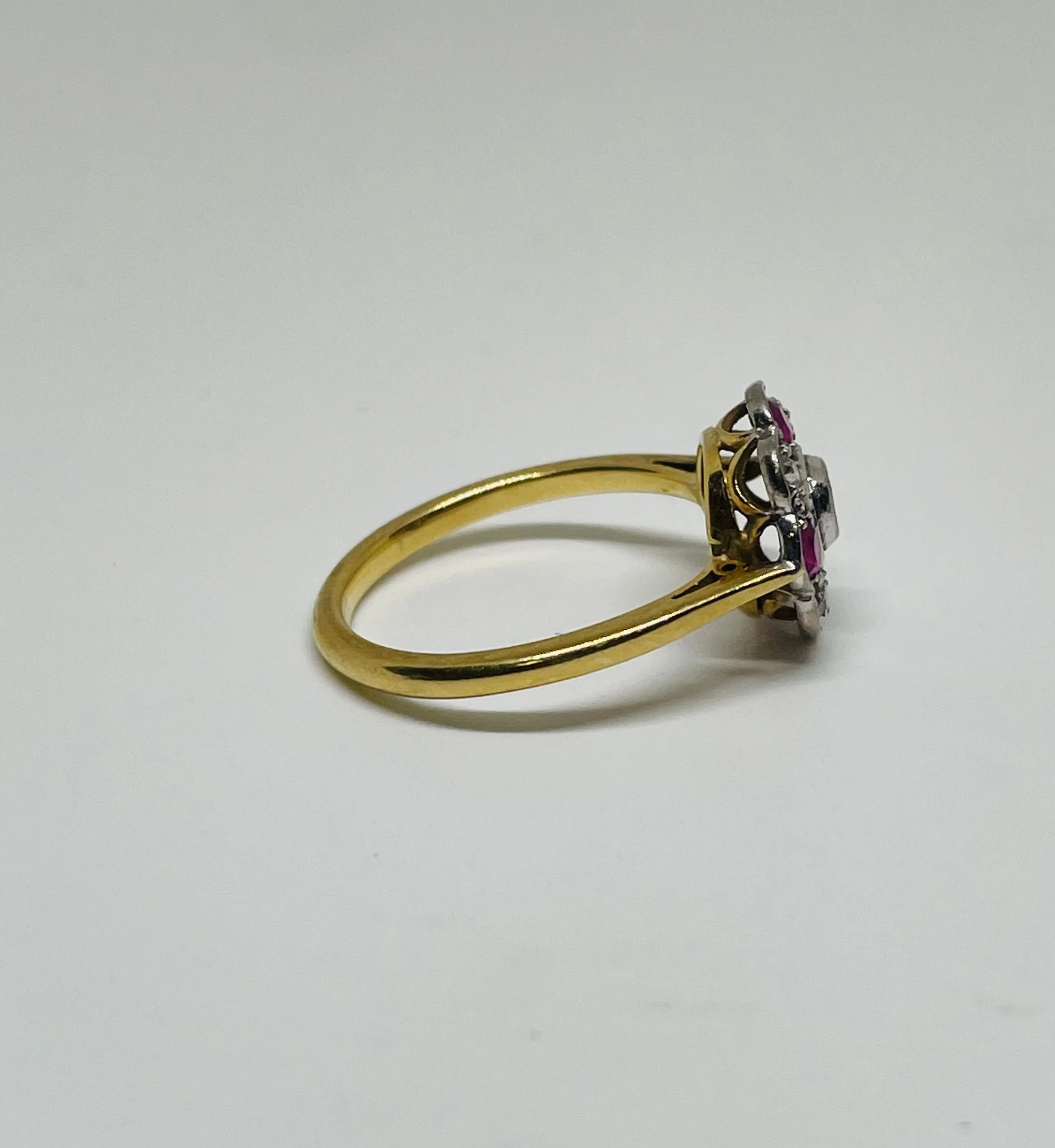 Bague marguerite art déco rubis et diamants - Image 3
