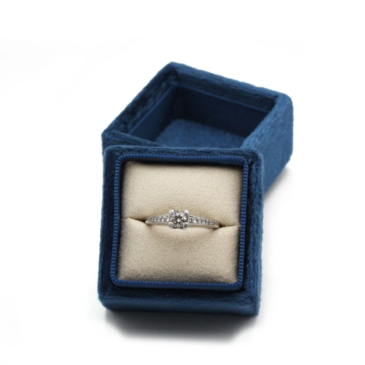 Bague en or blanc et diamants - Image 6