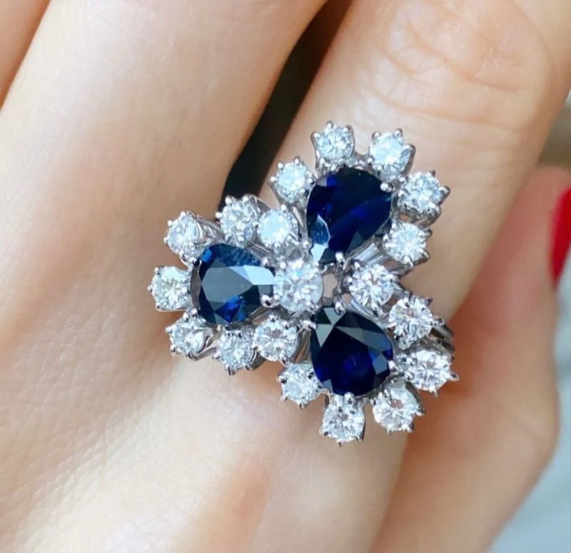 Importante bague en or blanc 18k saphirs et diamants - Image 2