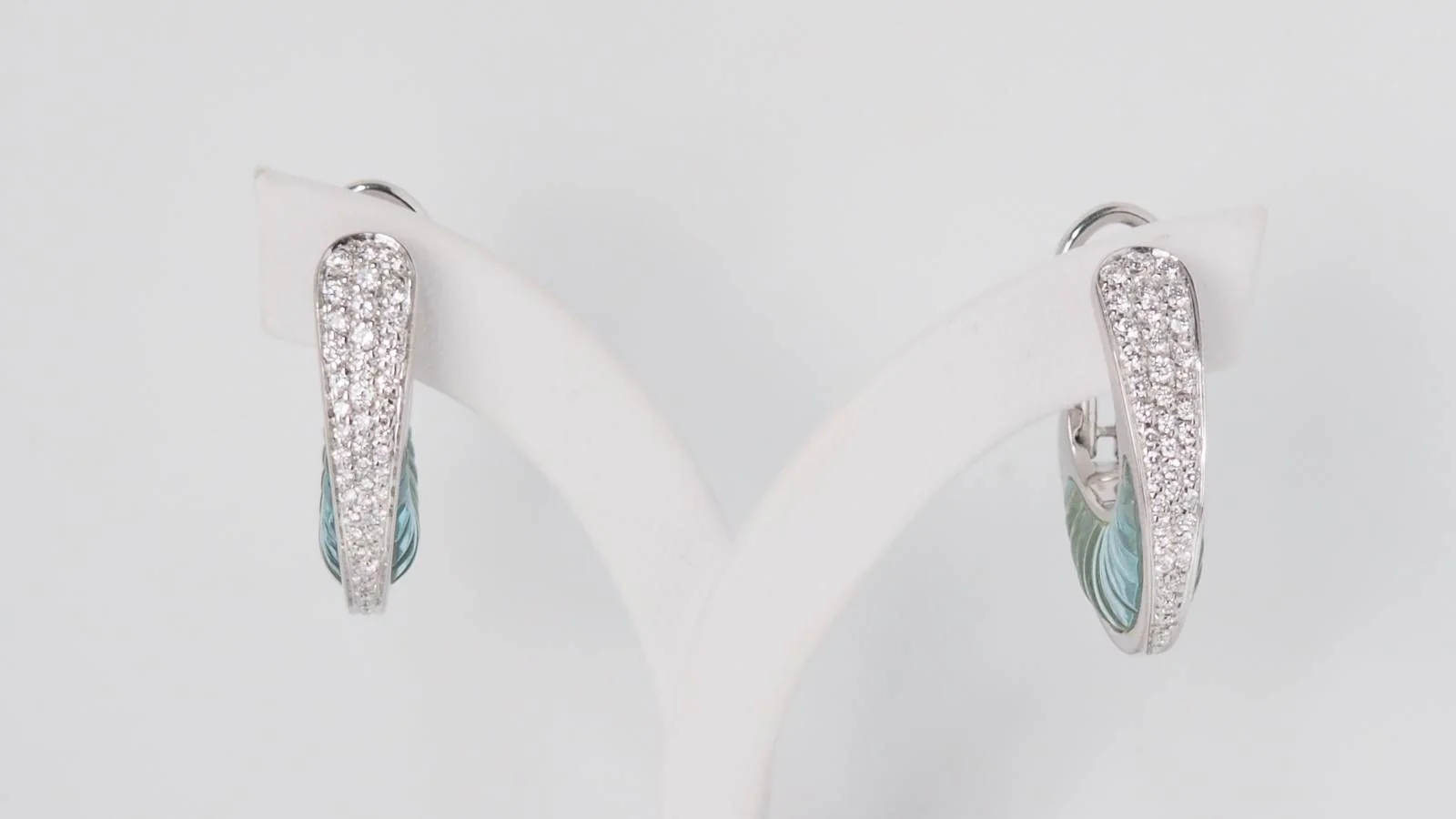 Boucles d'oreilles Clips en or blanc aigues marines et diamants - Image 3