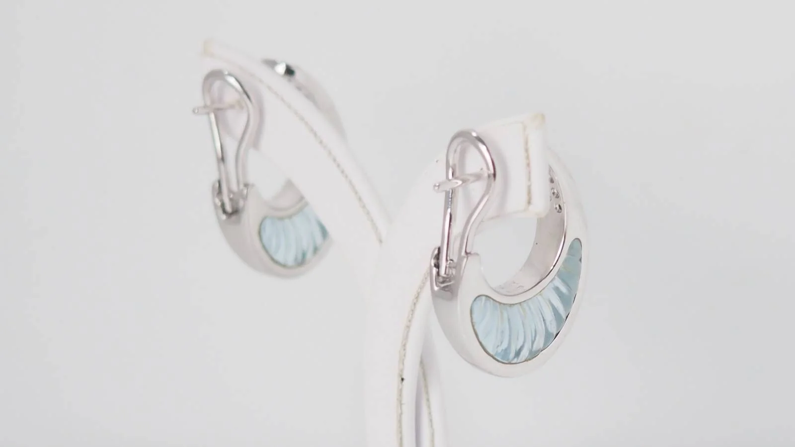 Boucles d'oreilles Clips en or blanc aigues marines et diamants - Image 7