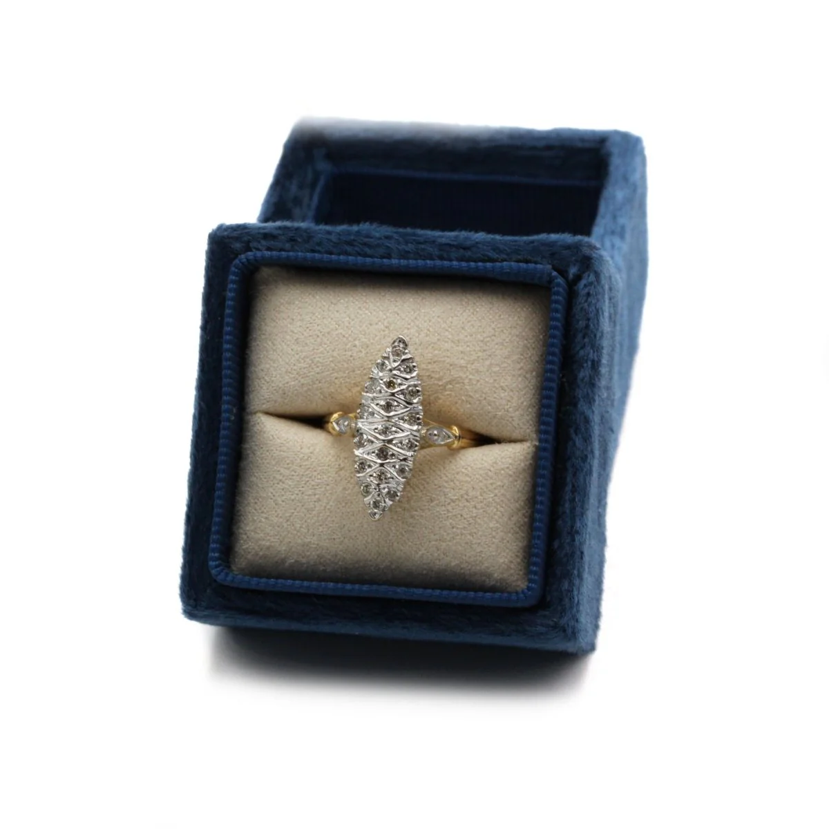 Bague Marquise en or jaune, or blanc et diamants - Image 4