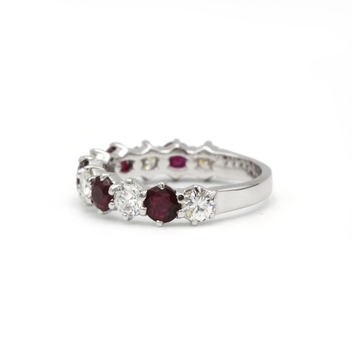 Demi Alliance en or blanc, rubis et diamants - Image 2