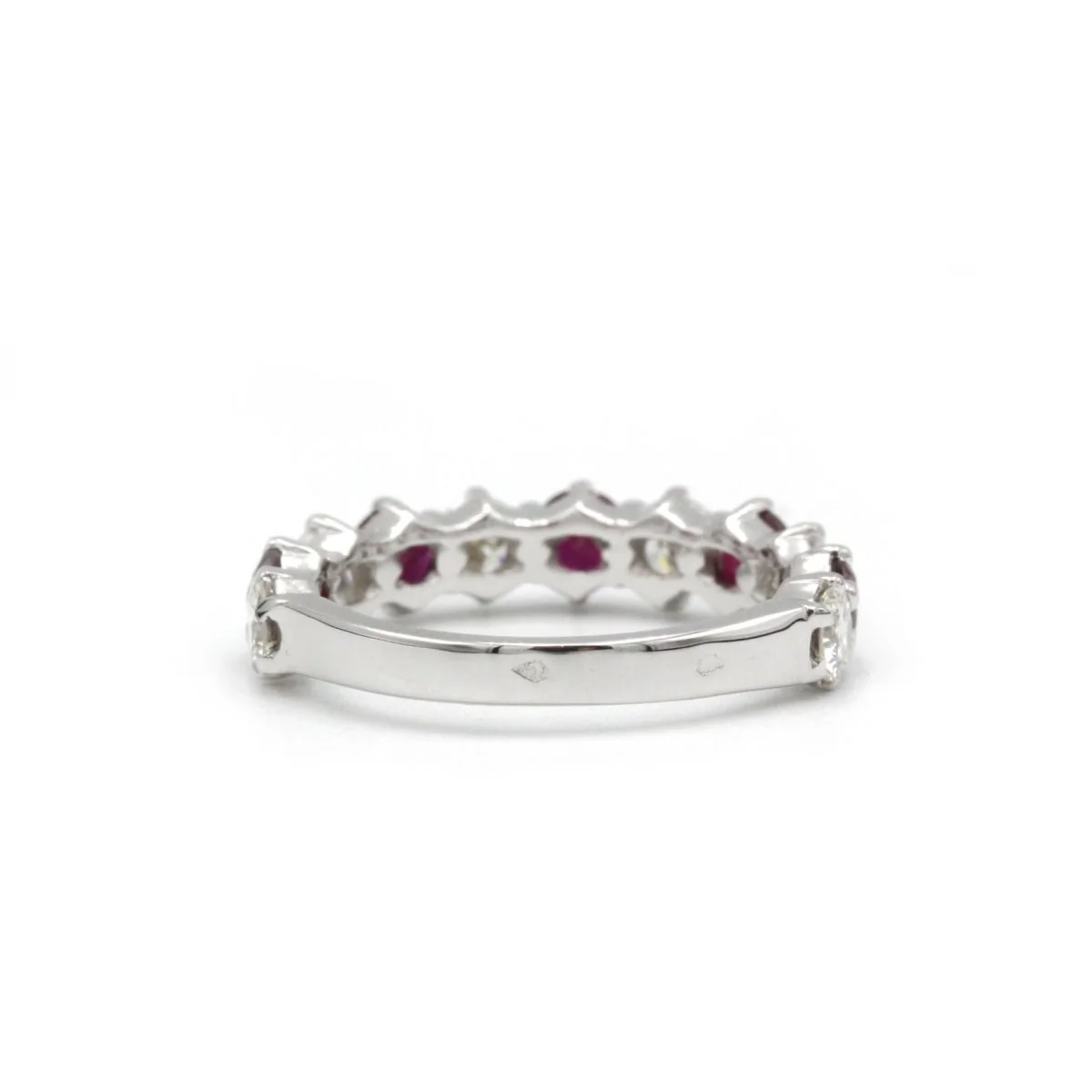 Demi Alliance en or blanc, rubis et diamants - Image 3