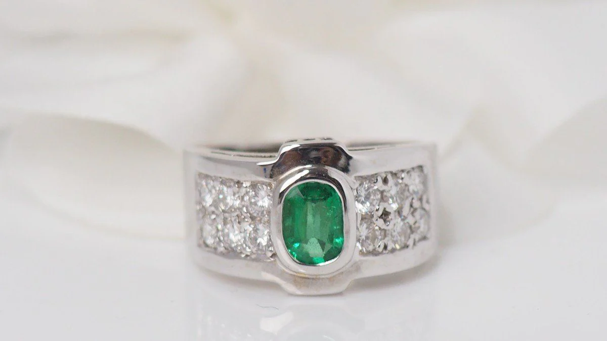 Bague En Or Blanc, Emeraude Et Diamants - Image 5