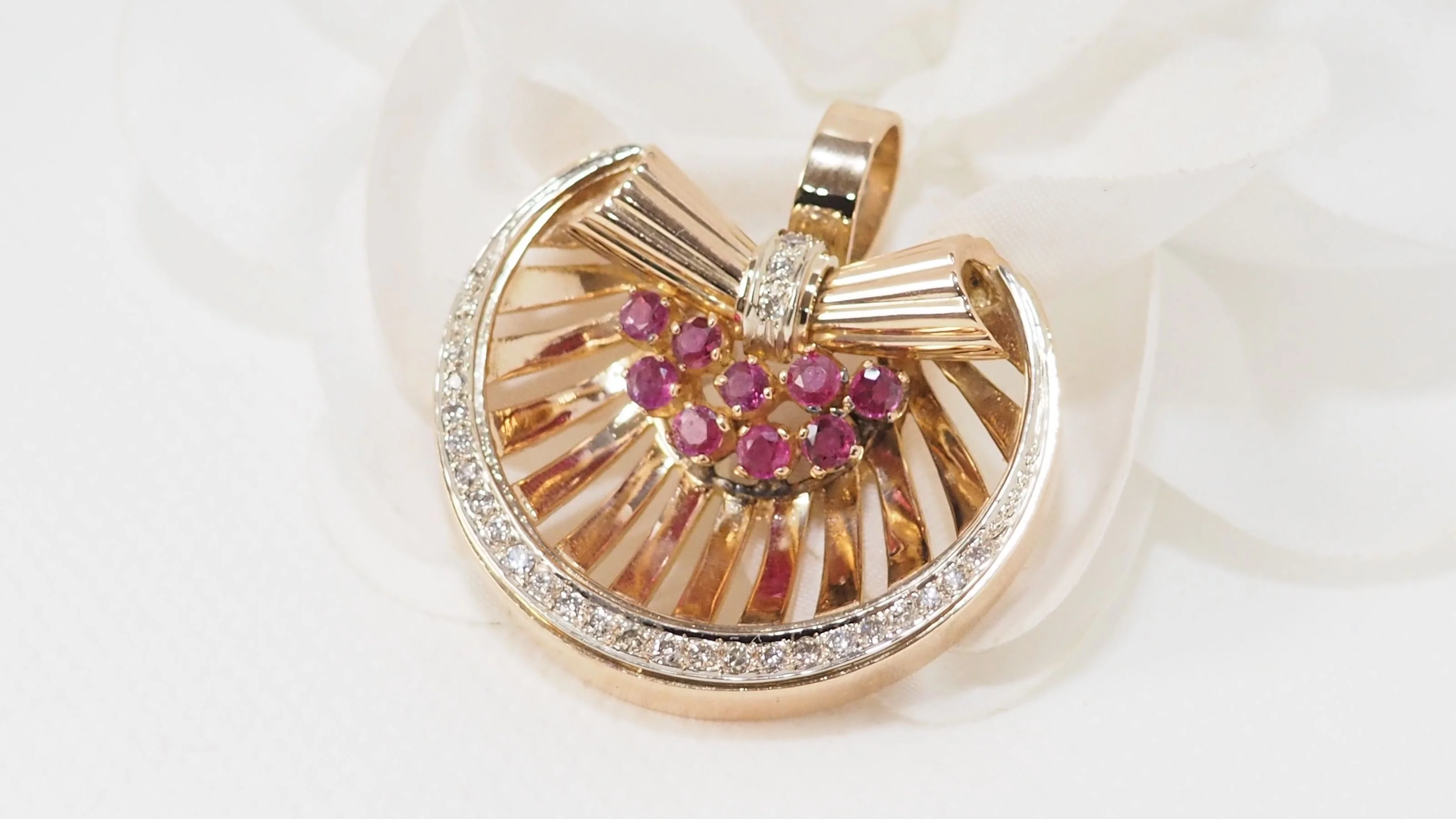 Pendentif en or jaune, rubis et diamants - Image 4