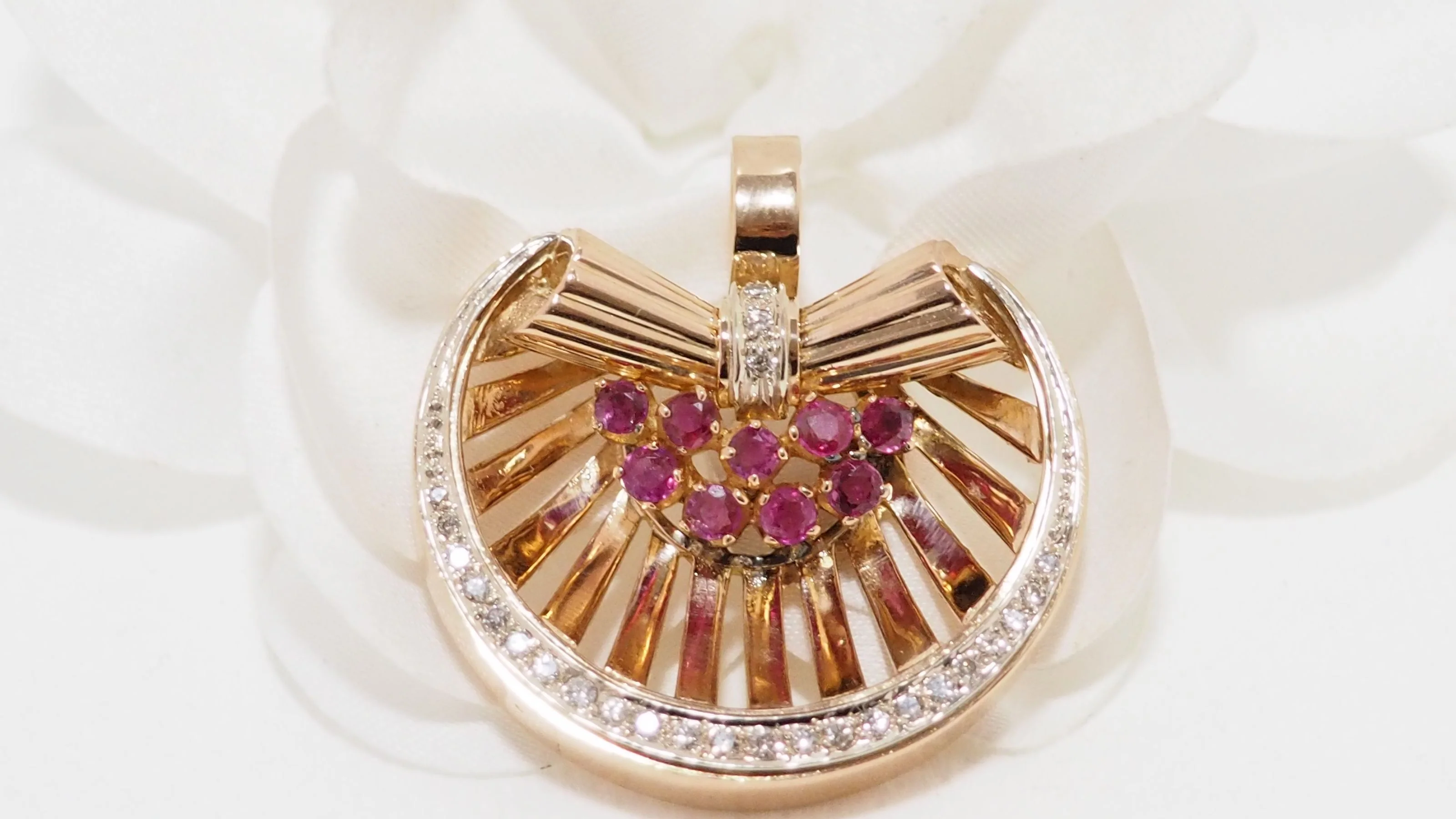 Pendentif en or jaune, rubis et diamants - Image 8