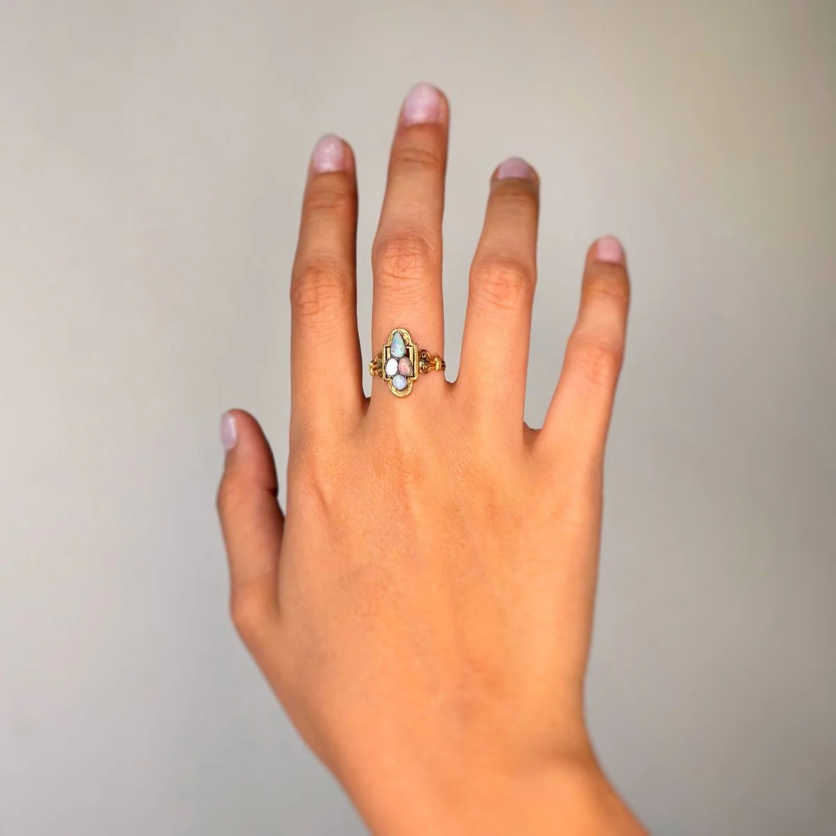 Bague Cocktail en or jaune, argent et opales - Image 2