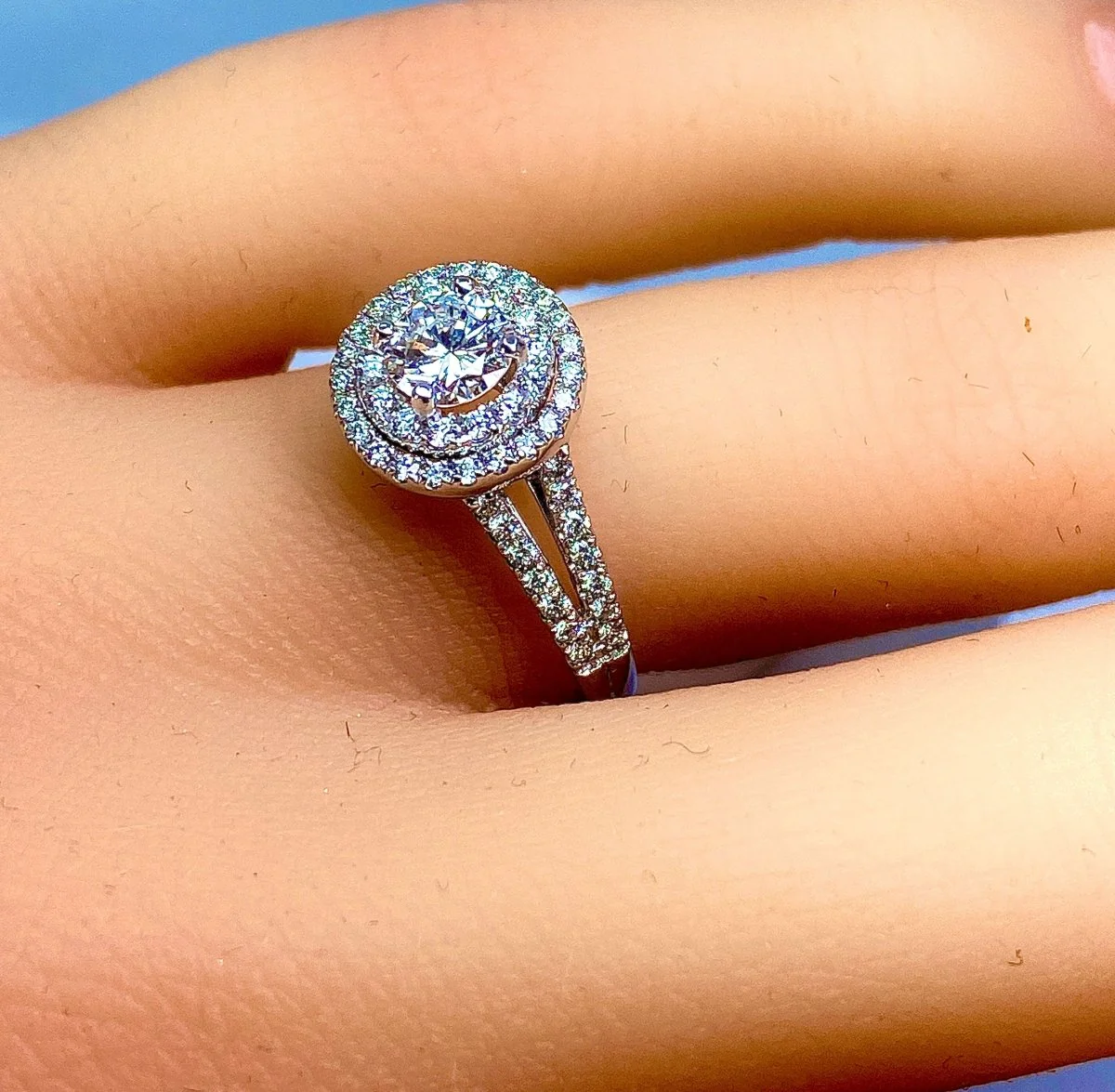 Bague en or blanc et diamant central - Image 12