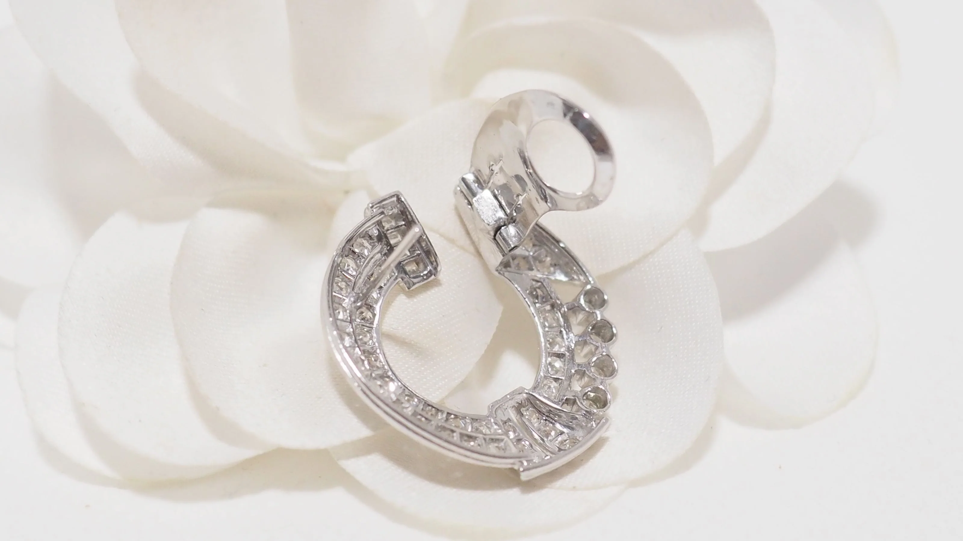 Boucles d'oreilles en or blanc et diamants - Image 8