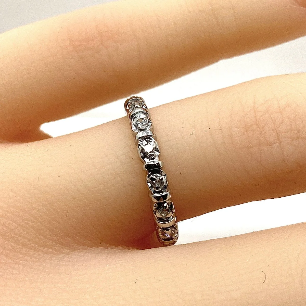 Bague Alliance en or blanc et diamants - Image 2