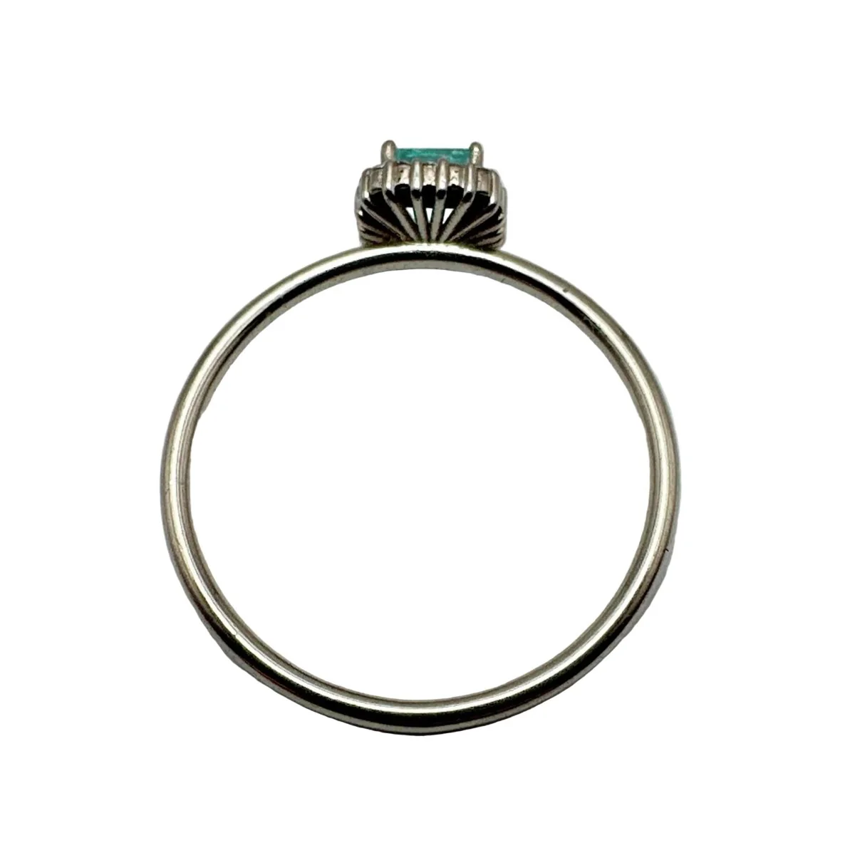 Bague Solitaire en or blanc, émeraude et diamants - Image 4