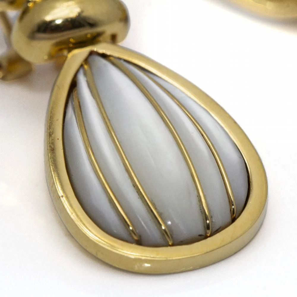 Boucles d'oreilles nacre et saphir en or jaune - Image 2