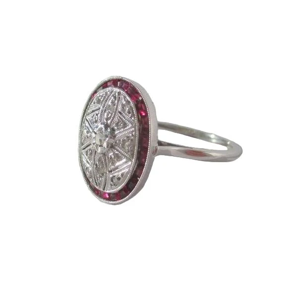Bague Pompadour en or blanc, rubis et diamants - Image 2
