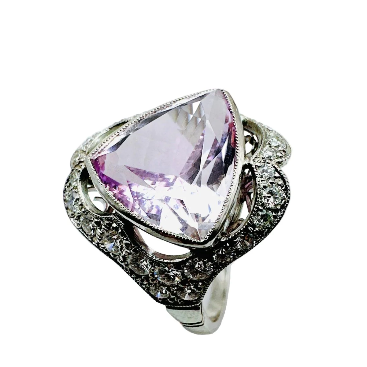 Bague Entourage en platine, kunzite rose-lilas, et diamants - Image 5